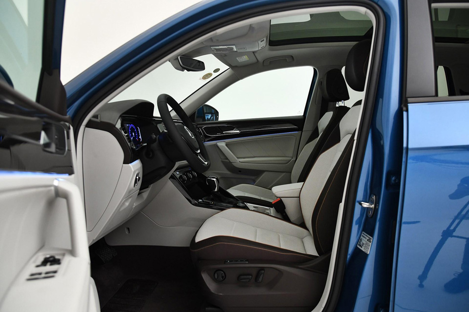 2019款 380TSI 四驱旗舰型 座椅空间