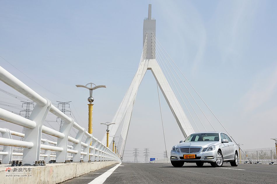 2011款奔驰E200 CGI优雅型外观