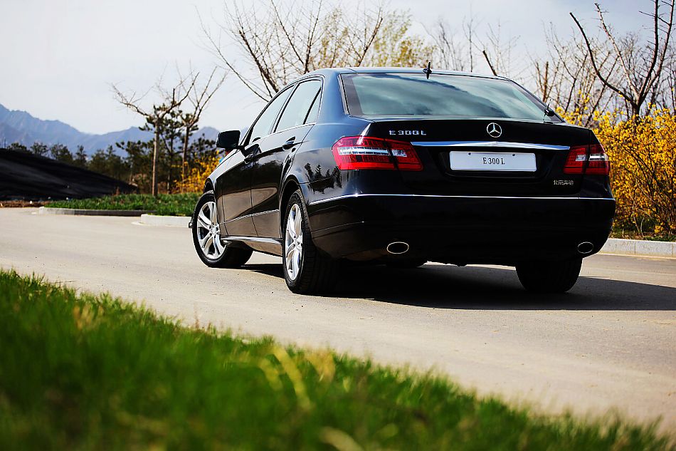2010款奔驰E300L时尚型尊贵版