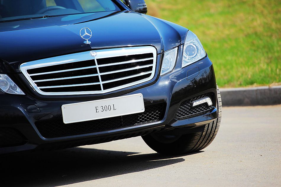 2010款奔驰E300L时尚型尊贵版