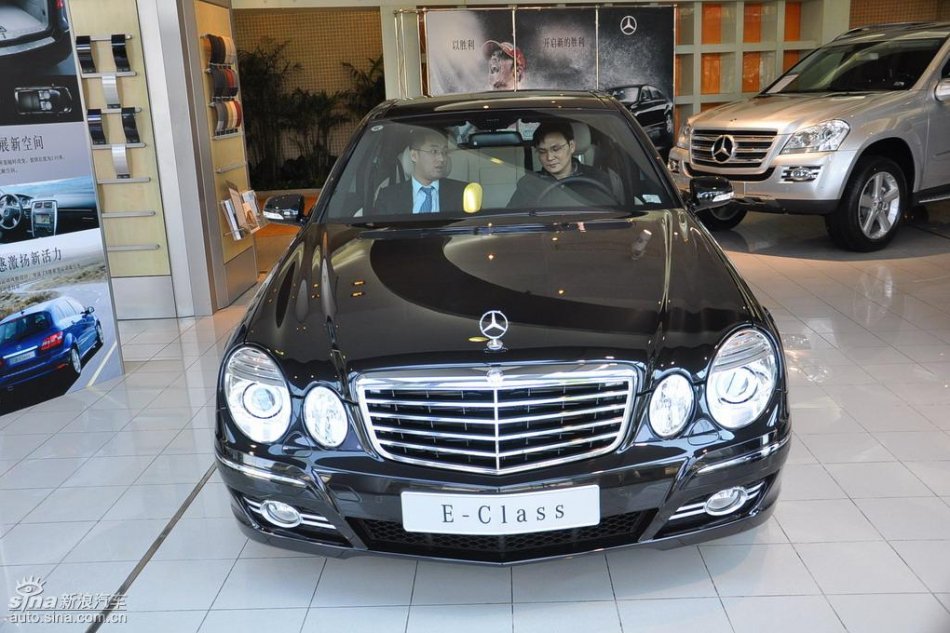 奔驰E280到店实拍图