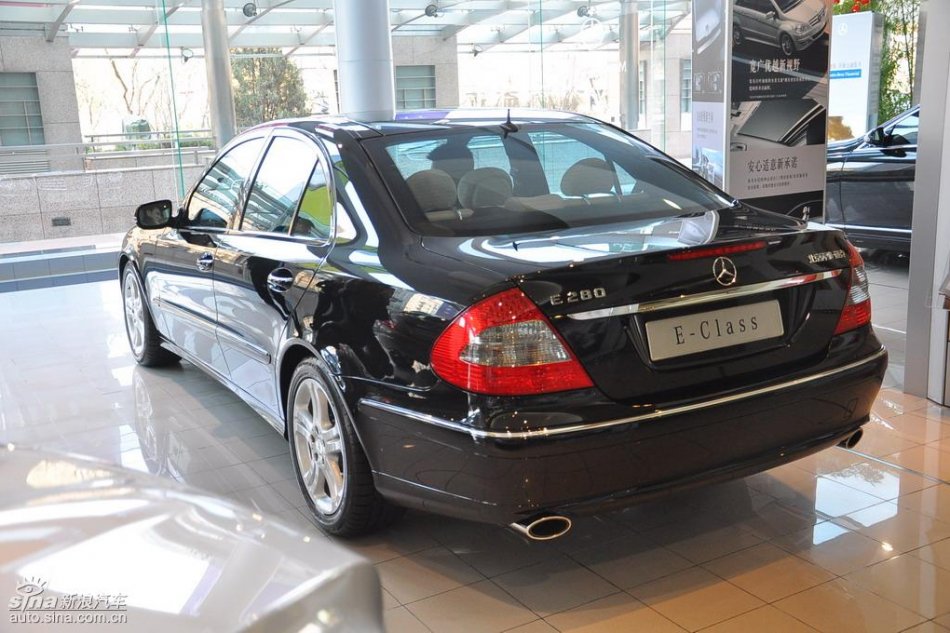 奔驰E280到店实拍图