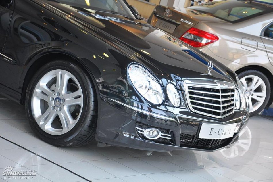 奔驰E280到店实拍图