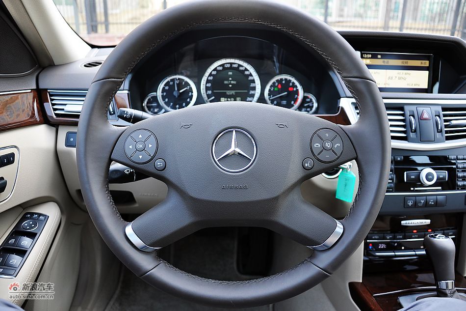 2011款奔驰E200 CGI优雅型内饰