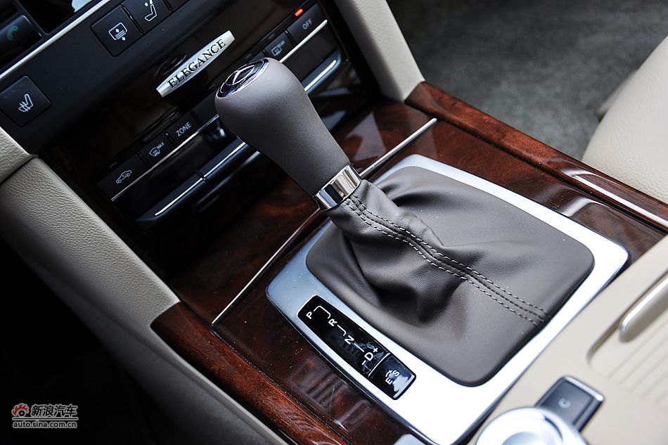 2011款奔驰E200 CGI优雅型内饰