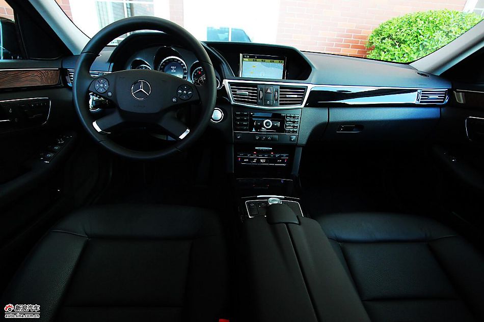 2010款奔驰E300L时尚型尊贵版