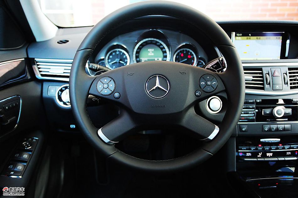 2010款奔驰E300L时尚型尊贵版