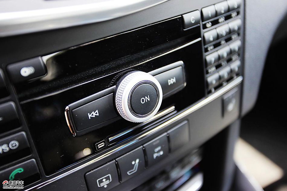 2010款奔驰E300L时尚型尊贵版