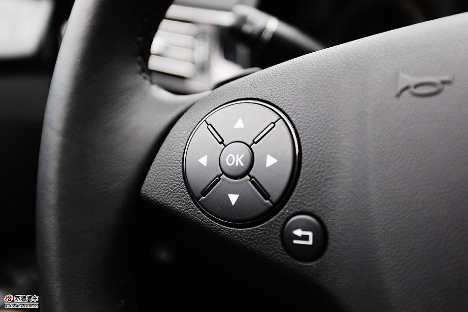 2010款奔驰E300L时尚型尊贵版