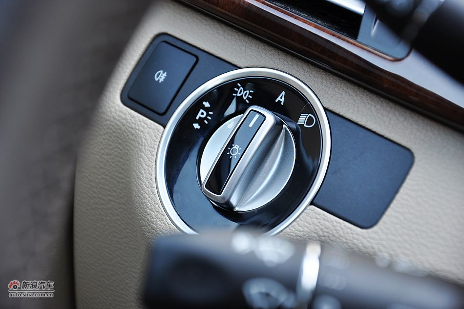 2011款奔驰E200 CGI优雅型内饰