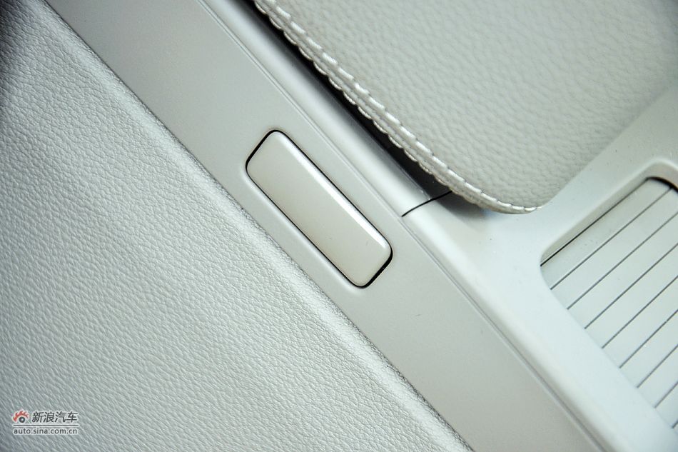 2011款奔驰E200 CGI优雅型内饰