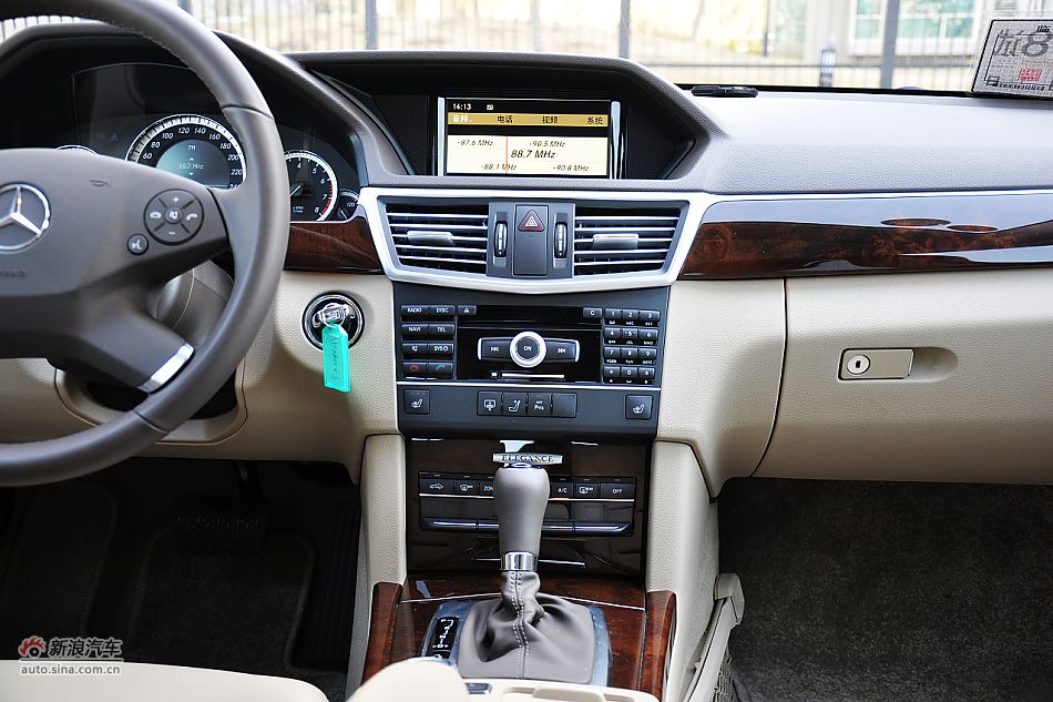 2011款奔驰E200 CGI优雅型内饰