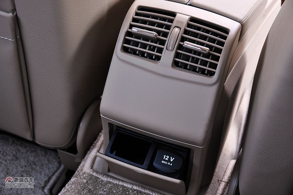 2011款奔驰E200 CGI优雅型内饰