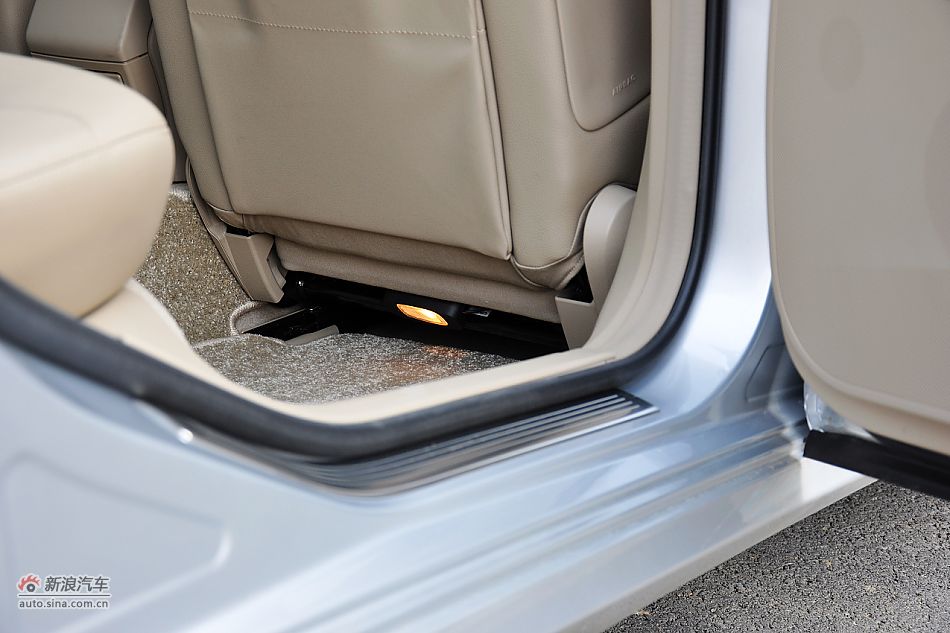 2011款奔驰E200 CGI优雅型内饰