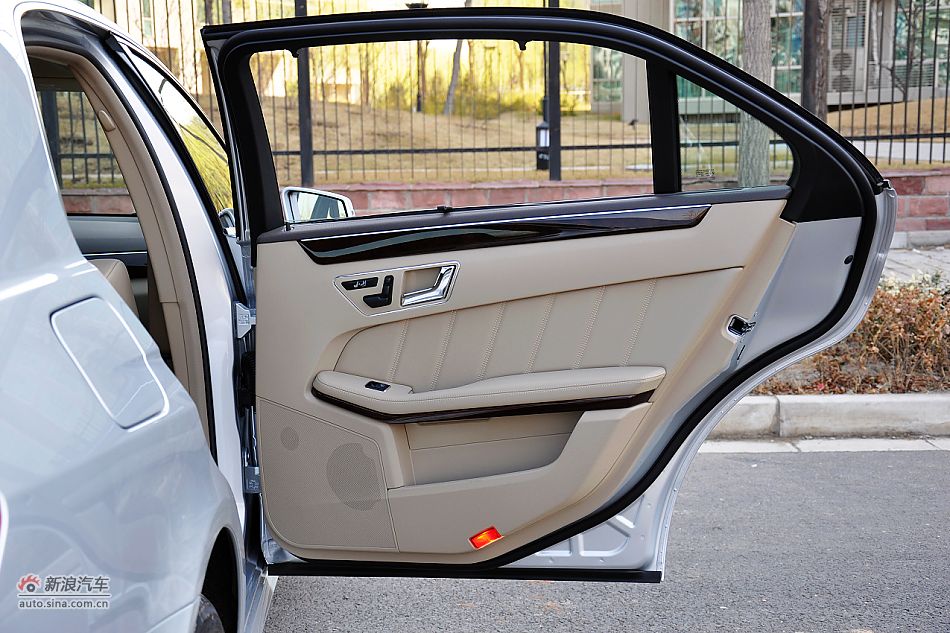 2011款奔驰E200 CGI优雅型内饰