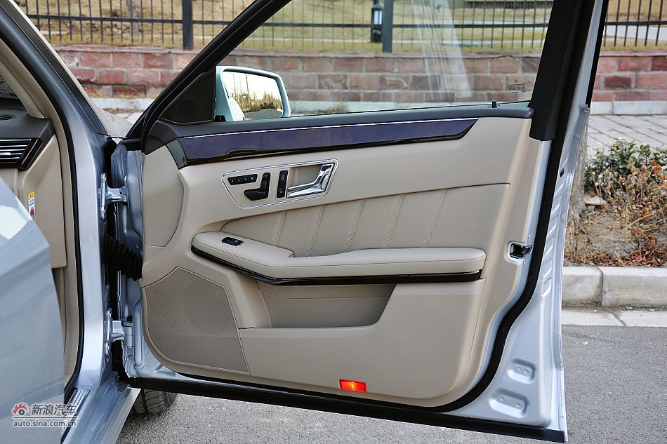 2011款奔驰E200 CGI优雅型内饰