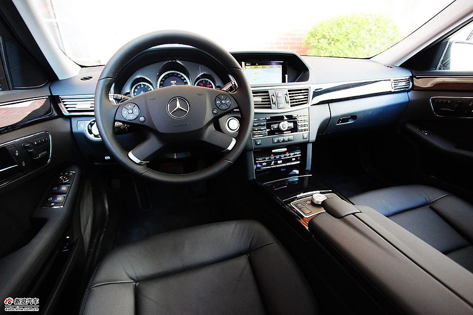 2010款奔驰E300L时尚型尊贵版