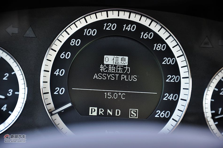 2011款奔驰E200 CGI优雅型内饰