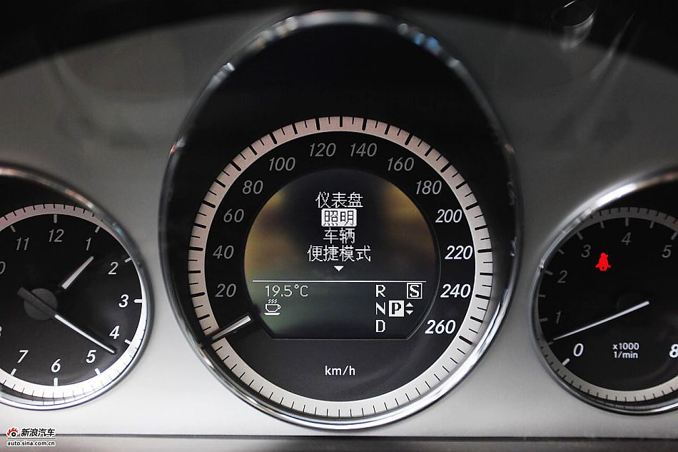 2010款奔驰E300L时尚型尊贵版