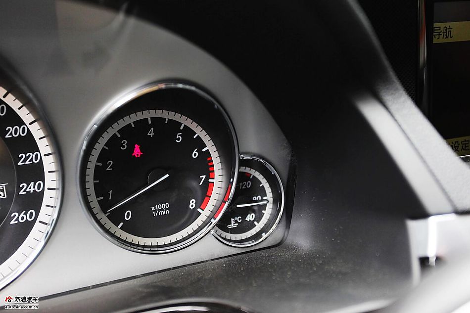 2010款奔驰E300L时尚型尊贵版