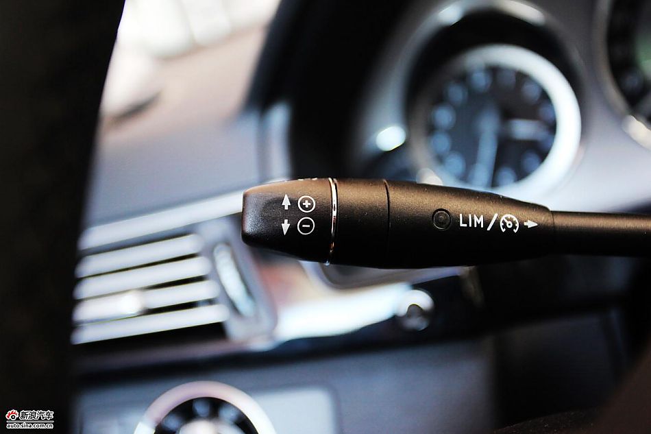 2010款奔驰E300L时尚型尊贵版