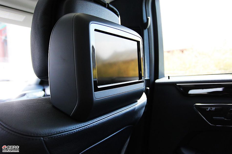 2010款奔驰E300L时尚型尊贵版