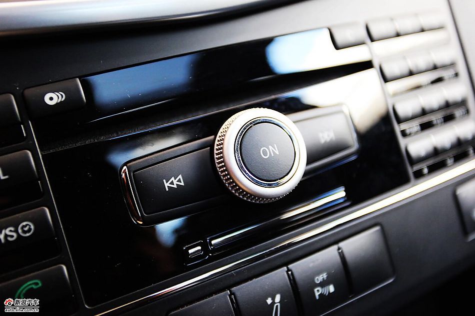 2010款奔驰E300L时尚型尊贵版