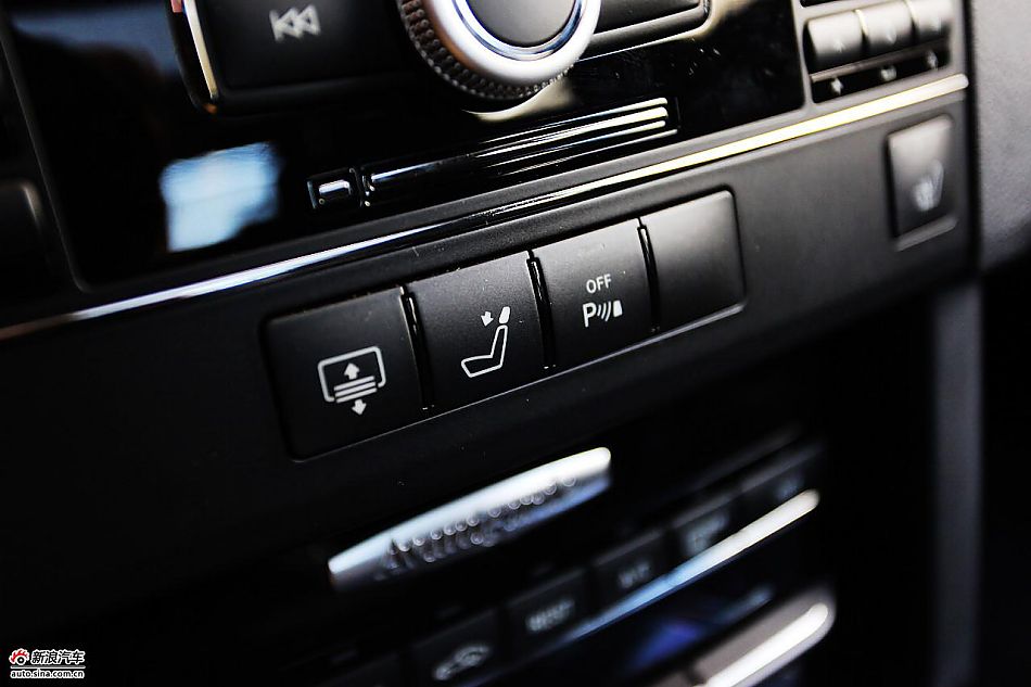 2010款奔驰E300L时尚型尊贵版