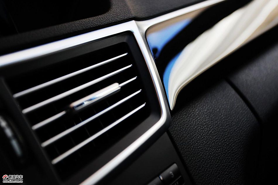 2010款奔驰E300L时尚型尊贵版