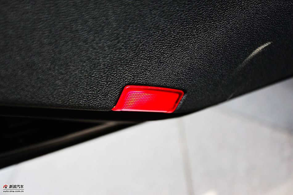 2010款奔驰E300L时尚型尊贵版