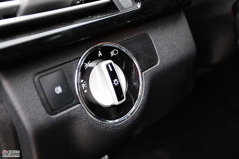 2010款奔驰E300L时尚型尊贵版