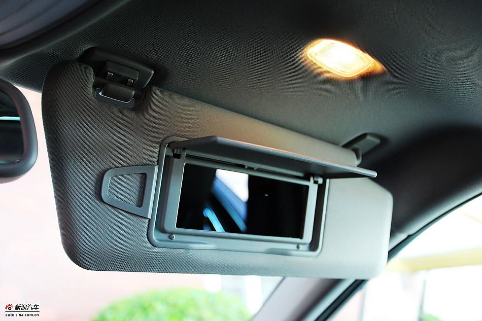 2010款奔驰E300L时尚型尊贵版