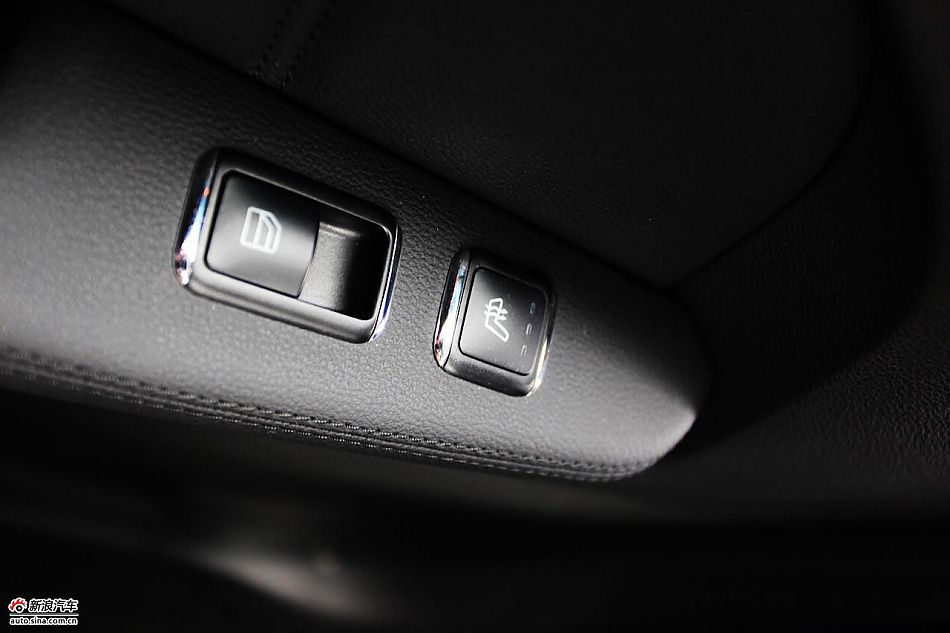 2010款奔驰E300L时尚型尊贵版