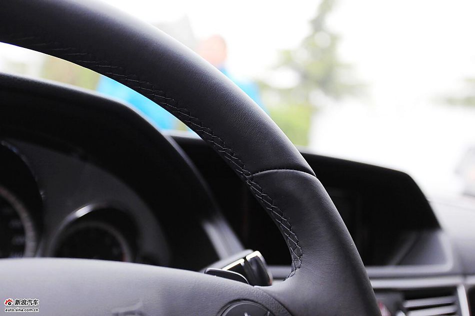 2010款奔驰E300L时尚型尊贵版