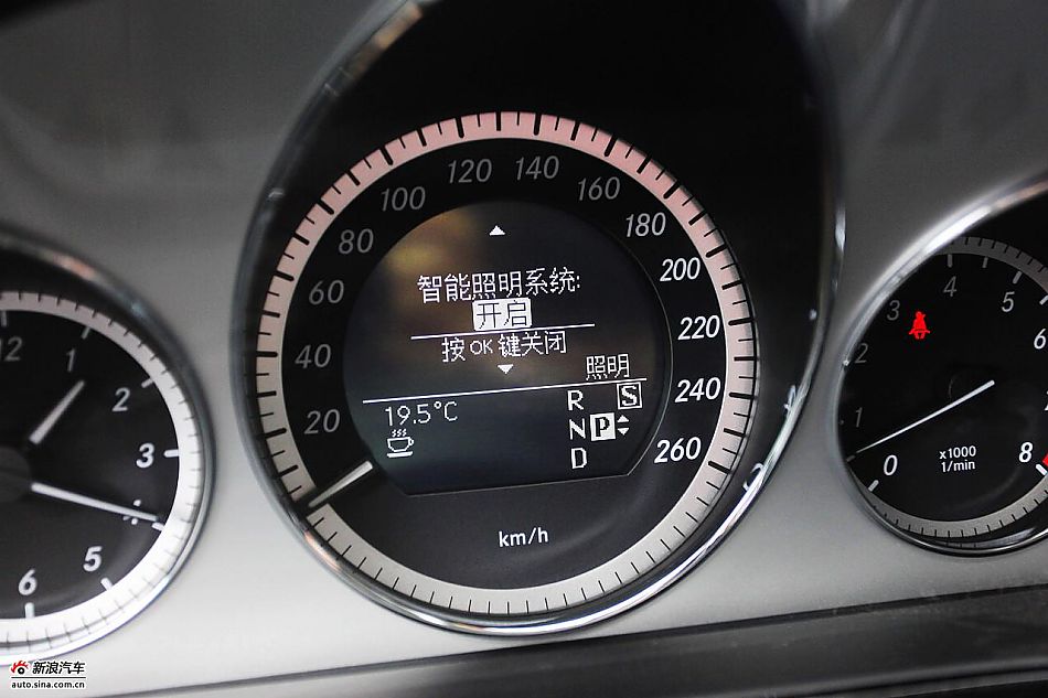 2010款奔驰E300L时尚型尊贵版