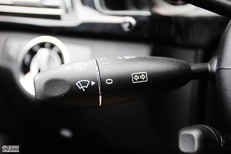 2010款奔驰E300L时尚型尊贵版