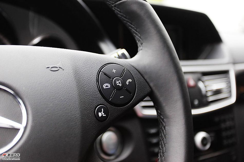 2010款奔驰E300L时尚型尊贵版