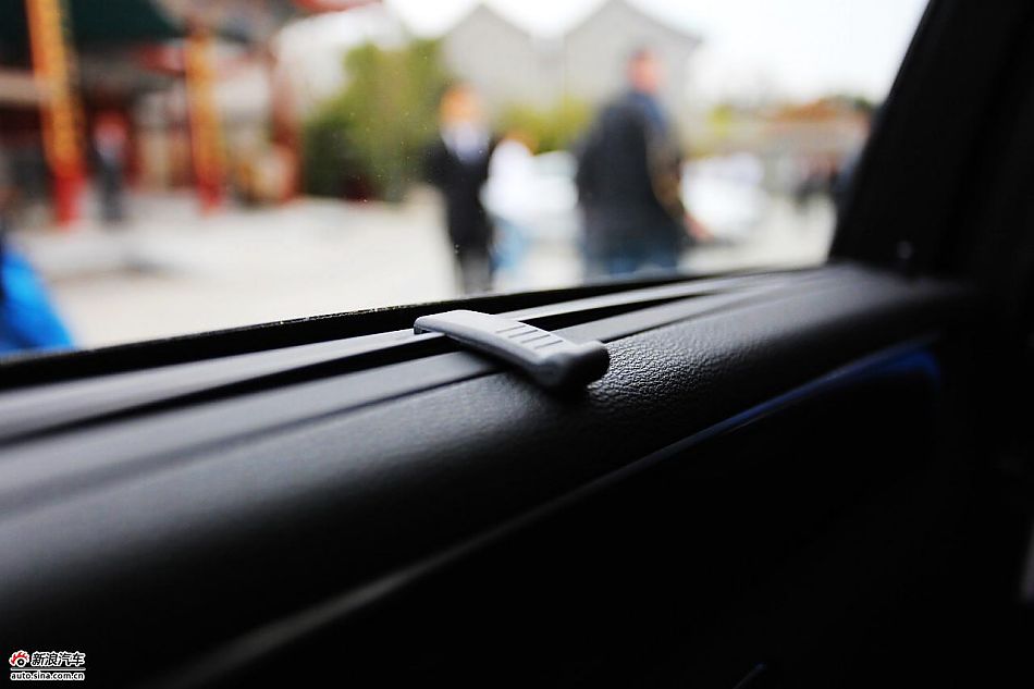 2010款奔驰E300L时尚型尊贵版