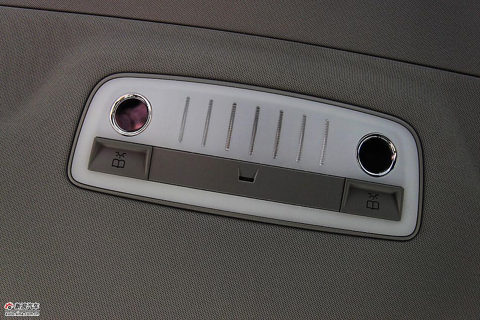 2010款奔驰E300L时尚型尊贵版