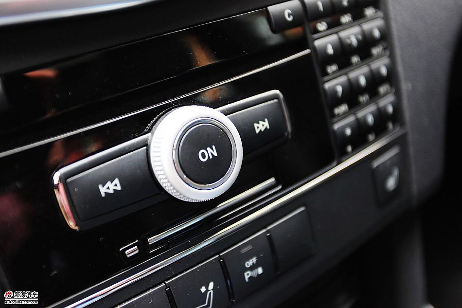 2010款奔驰E300L时尚型尊贵版