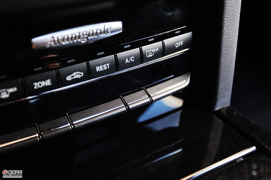 2010款奔驰E300L时尚型尊贵版