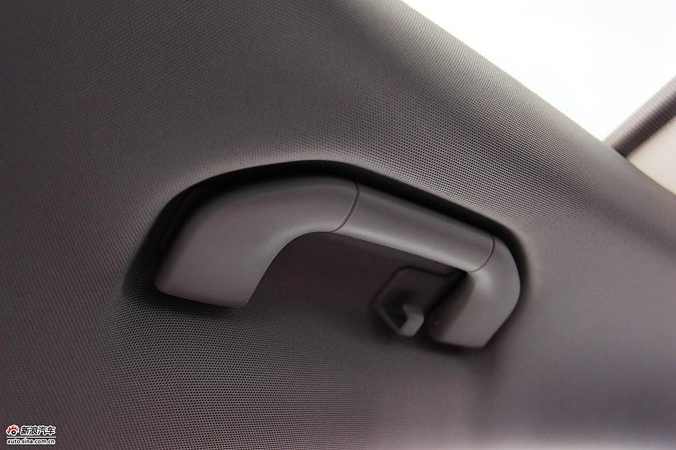 2010款奔驰E300L时尚型尊贵版