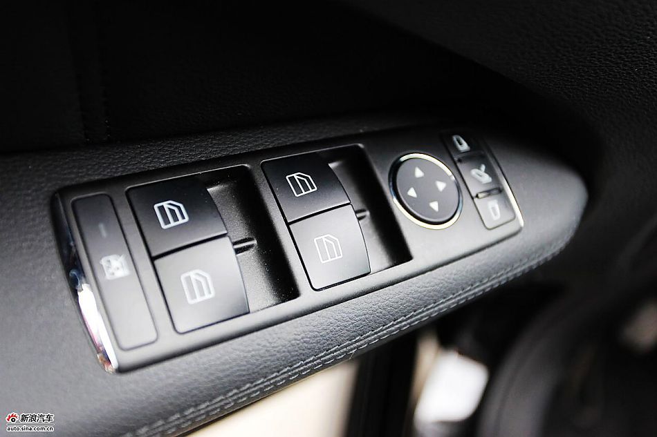 2010款奔驰E300L时尚型尊贵版