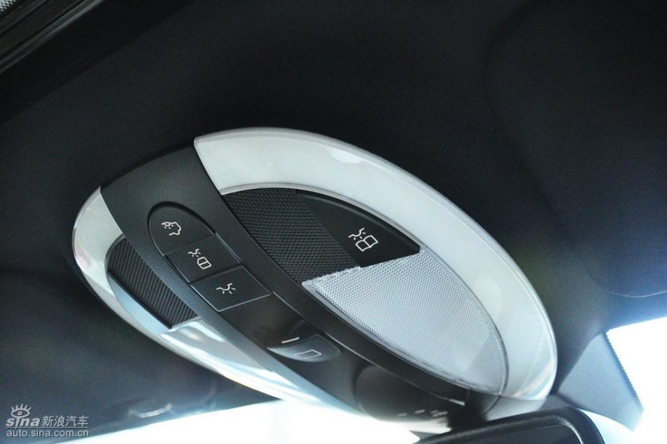 奔驰E280到店实拍图