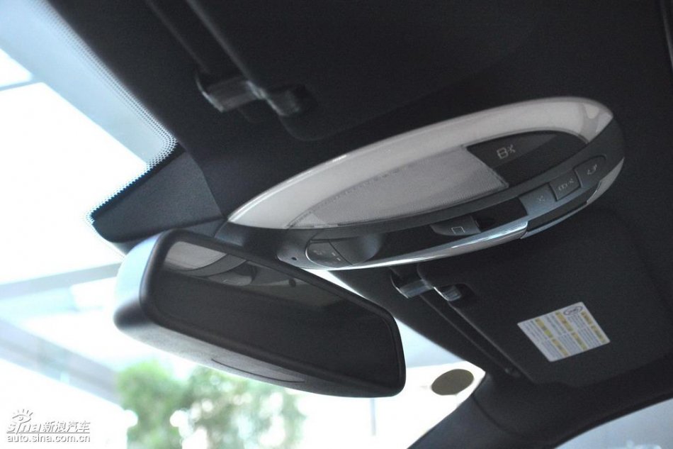 奔驰E280到店实拍图