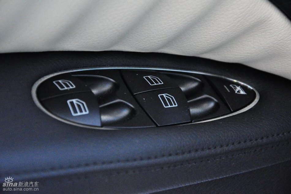 奔驰E280到店实拍图