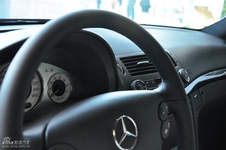 奔驰E280到店实拍图