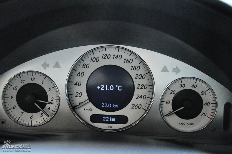 奔驰E280到店实拍图