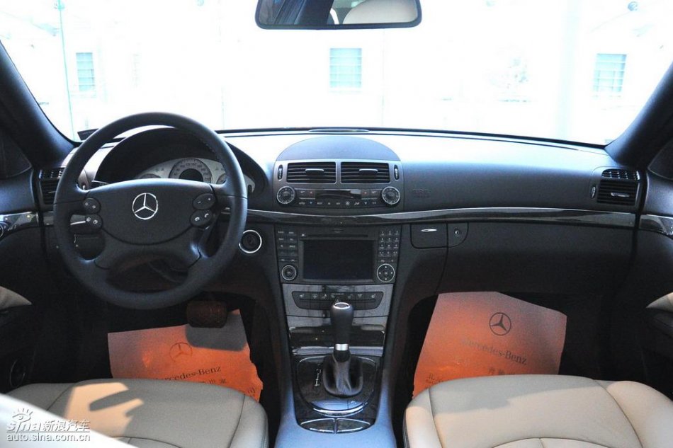 奔驰E280到店实拍图