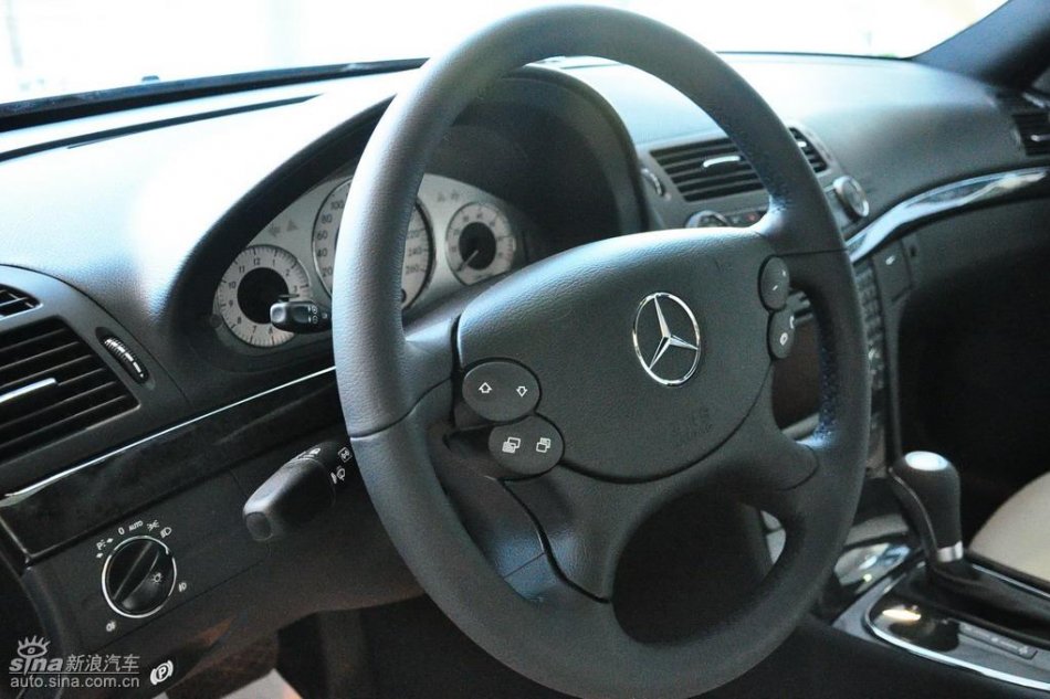 奔驰E280到店实拍图